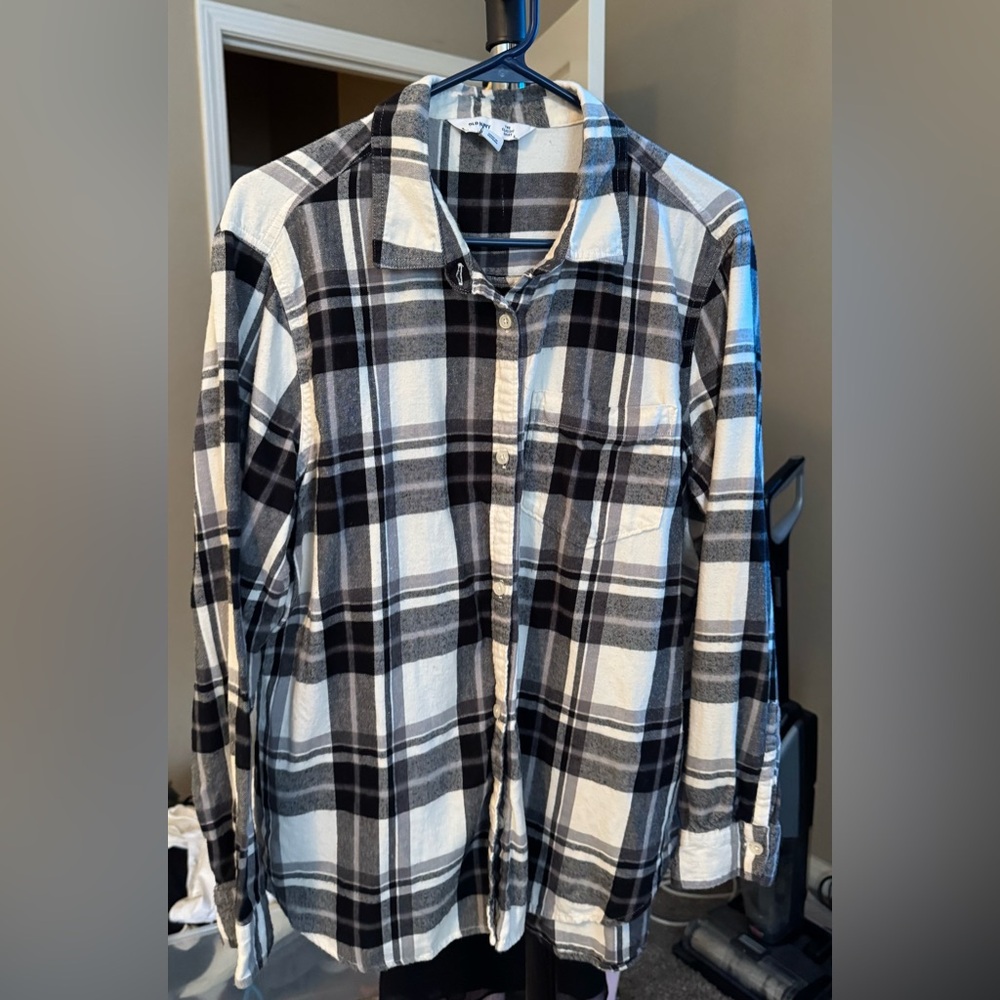 Old Navy Women's Black and White Plaid Button Down Shirt